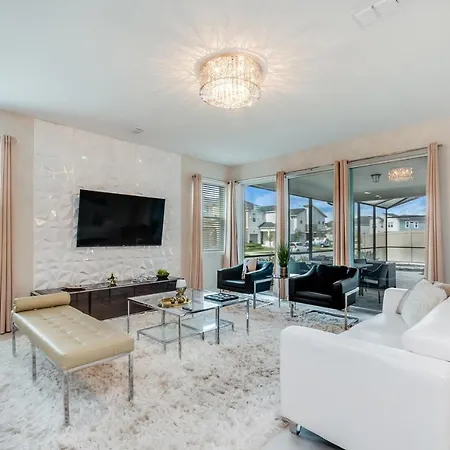 Stunning Villa W Private Poolspa & Game Room